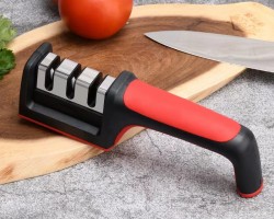 مسن سكاكين ثلاثي