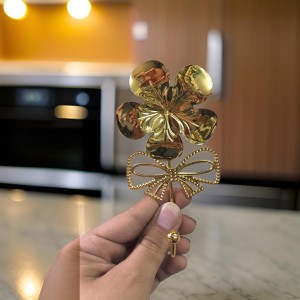 علاقة مفاتيح / ملابس بيوتر ذهبي اشكال عين واحدة علاقة مفاتيح / ملابس بيوتر ذهبي اشكال عين واحدة