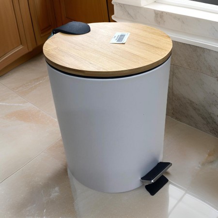 طقم سلات مهملات معدن غطا خشب ابيض قطعتين 5لتر + 20لتر طقم سلات مهملات معدن غطا خشب ابيض قطعتين 5لتر + 20لتر