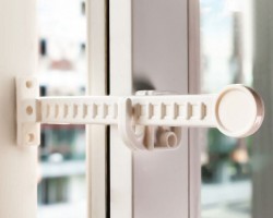 قفل نافذة لحماية الاطفال