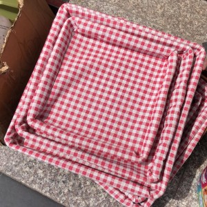 طقم صواني قش 3 قطع مربع - بيضاوي مع وجه قماش رتان احمر طقم صواني قش 3 قطع مربع - بيضاوي مع وجه قماش رتان احمر