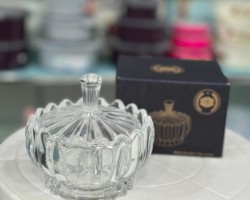 مضيفة زجاج 20 سم مع غطاء كريستال