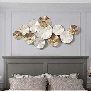 برواز معدن ذهبي مع لولو ابيض كبير