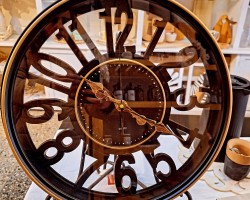 ساعة حائط مدور مع ارقام حفر cnc كبيرة حجم كبير 40  سم ابيض - اسود