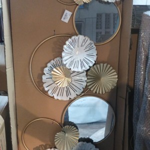 برواز معدن ذهبي ابيض وردة مع دوائر برواز معدن ذهبي ابيض وردة مع دوائر