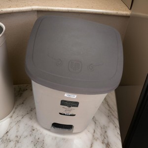 سلة مهملات دعسة مربع بلاستيك 18 لتر 1122 تركي a5-1 an8-6 مقاسات 38.5 * 33 + 34 سلة مهملات دعسة مربع بلاستيك 18 لتر 1122 تركي a5-1 an8-6 مقاسات 38.5 * 33 + 34