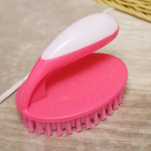 فرشاة ارضيات / سجاد مع يد ملون