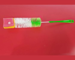 فرشاة تنظيف مع قطعة اسفنج في الاعلى للرضاعة / الارجيلة