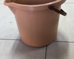 سطل / دلو ماء بلاستيك 13لتر يد بلاستيك مع شفة