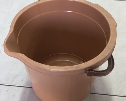 سطل / دلو ماء بلاستيك 13لتر يد بلاستيك مع شفة سطل / دلو ماء بلاستيك 13لتر يد بلاستيك مع شفة