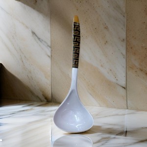 مغرفة طعام ميلامين ابيض فيرزاتشي اسود مذهب موديل dw1022 مغرفة طعام ميلامين ابيض فيرزاتشي اسود مذهب موديل dw1022