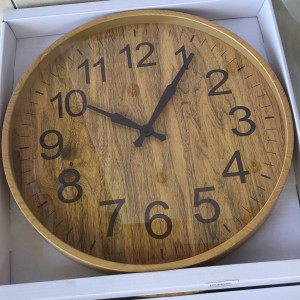 ساعة حائط بلاستيك مدور مع ارقام انجليزية ستايل خشبي حجم كبير 40 سم ساعة حائط بلاستيك مدور مع ارقام انجليزية ستايل خشبي حجم كبير 40 سم