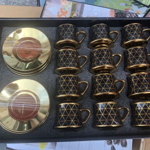 طقم فناجين قهوة / نسكافيه بورسلان اسود مزخرف مثلثات مذهب مع يد ملون 24 قطعة 12 + 12 موديل 13-1