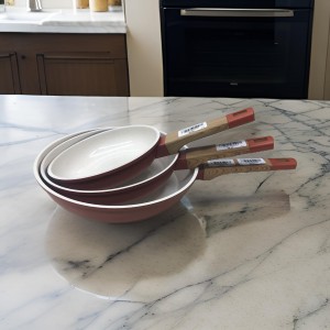 قلاية جرانيت BAROLY مع ايدي خشبية بامبو نمرة 24