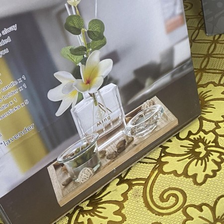 طقم معطرات مبخره معطر عيدان + شموع + رمل + صينيه طقم معطرات مبخره معطر عيدان + شموع + رمل + صينيه