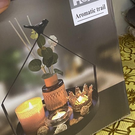 طقم معطرات مبخره معطر عيدان + شموع + رمل + صينيه طقم معطرات مبخره معطر عيدان + شموع + رمل + صينيه