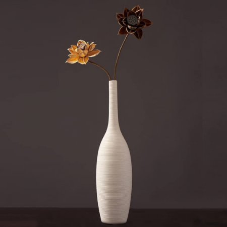 مزهرية سيراميك ابيض محزز شكل قنينه