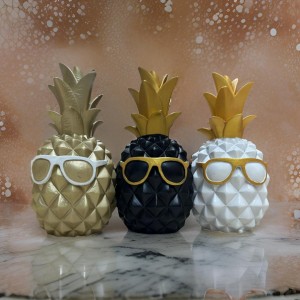 تحفة اناناس مع نظارة ابيض - اسود مع تاج ذهبي حجم كبير