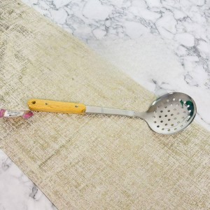 مغرفة مخرم ستانليس يد خشب 23 سم