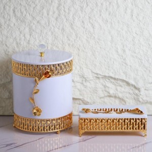 طقم سلة + بكيت محارم ميلامين اسود مزخرف ستيل مذهب وردة نافر ذهبي MJ1423 