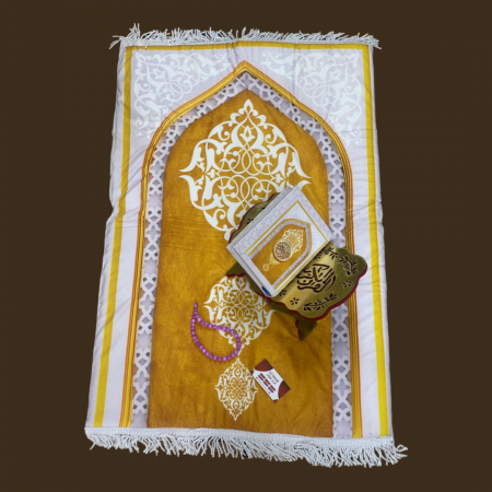 طقم سجادة صلاة مبطن مع قران ومسحبة واذكار بكج طقم سجادة صلاة مبطن مع قران ومسحبة واذكار بكج