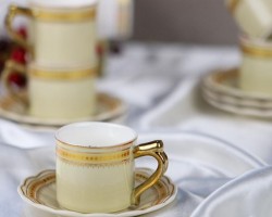 طقم فناجين قهوة بورسلان بيج حز مه يد ونقش من الاعلى ذهبي 12 + 12 قطعة