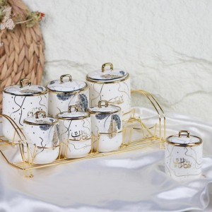 طقم سكريات بهارات بورسلان ابيض كتابة عربية ستاند ذهبي 7 قطع