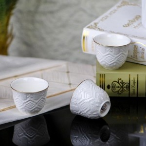 طقم فناجين سادة بورسلان ابيض منقش نافر مربعات حيف ذهبي طقم فناجين سادة بورسلان ابيض منقش نافر مربعات حيف ذهبي