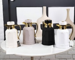 دلة ثيرموس قهوة ابيض مزخرف مذهب كبسة مع يد وعنق ذهبية الجوهرة