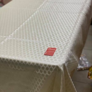شرشف طاولة سفرة حجم كبير 140 × 220 خلية نحل