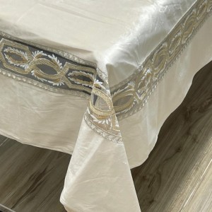 طقم شرشف وسط مربع مع اسكملات ارت تدي ملوكي طقم شرشف وسط مربع مع اسكملات ارت تدي ملوكي