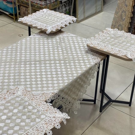 شرشف طاولة وسط + 4 وجه اسكمله مخرم معين مع ستان