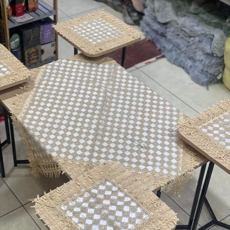 شرشف طاولة وسط + 4 وجه اسكمله مخرم معين مع ستان
