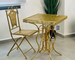 طاولة معدن نحاسي مع كرسيين فرعوني