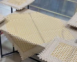 شرشف طاولة وسط + 4 وجه اسكمله خلية نحل