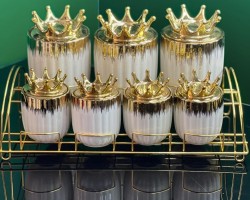 طقم سكريات بهارات 7 قطع بورسلان ابيض شكل يقطينه مع حز ذهبي وستاند 