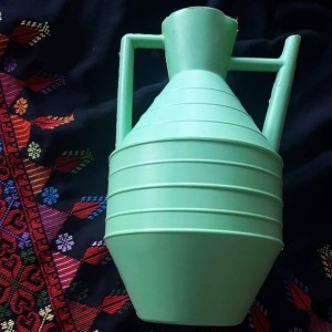 ابريق بلاستيك وضوء