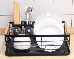 مشك صحون طابق واحد اسود مع حمالة معالق وسكاكين مع مصفاة في الاسفل