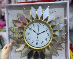 ساعة ارقام اطار مدور شمس ذهبي مع زجاج كريستال اكريلك