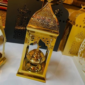 فانوس رمضان مع مبخرة بيوتر مذهب