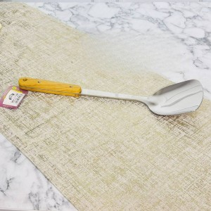 مغرفة عريض مع حواف ستانليس يد خشب