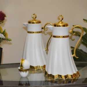 طقم قطعتين دلة ثيرموس قهوة شكل عروسة سادة غطاء رمح و يد تصف قلب و قاعدة ذهبي HL-908  ثيرموس قهوة