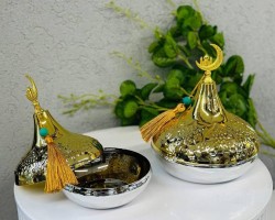 مضيفة تقديم تمر - كاندي ذهبي / بيج مع غطاء شكل هلال مذهب