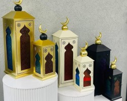 طقم فوانيس رمضان قطعتين معدن مع خزف زجاجي في الوسط شكل مسجد مع هلال من الاعلى طقم فوانيس رمضان قطعتين معدن مع خزف زجاجي في الوسط شكل مسجد مع هلال من الاعلى
