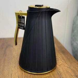 دلة ثيرموس قهوة اسود مذهب كاروهات عمودية مع مثلث في الخلف كبسة مستطيل في الأعلى تيرموس قهوة 1 لتر I82407-1.0-L-BL