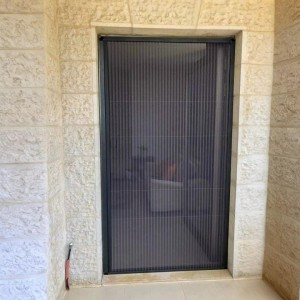 تفصيل ابواب شبك منخل مع حلق لون اسود