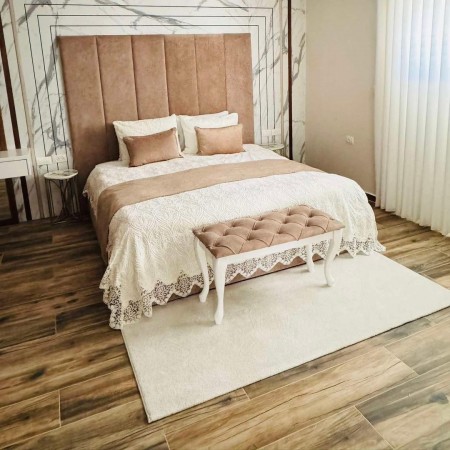  شرشف عرايسي 4 قطع دانتيل Joelle علبة خشبية مخمل