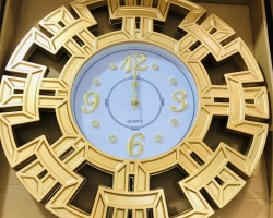 ساعة حائط بلاستيك مدور  45 سم مخرم ذهبي/فضي اطار