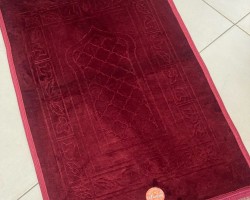 سجادة صلاة مخمل سادة مبطن طبيه مع ارضية لاصقة / مصليه طبية