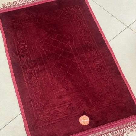 سجادة صلاة مخمل سادة مبطن طبيه مع ارضية لاصقة / مصليه طبية سجادة صلاة مخمل سادة مبطن طبيه مع ارضية لاصقة / مصليه طبية